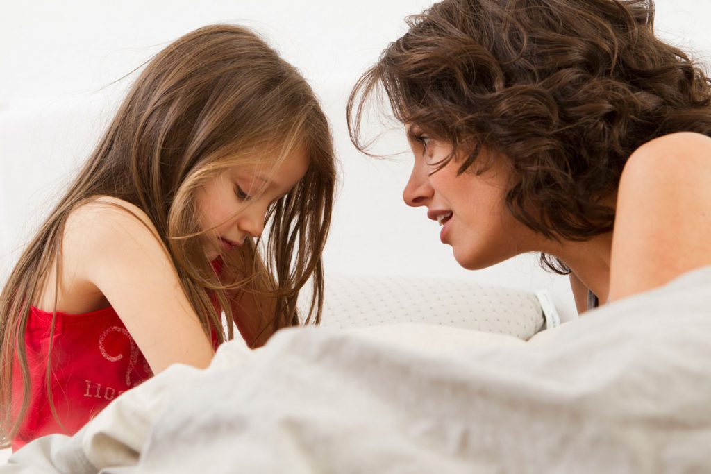 آیا والدین باید به‌دروغ گفتن کودکان خود توجه کنند؟